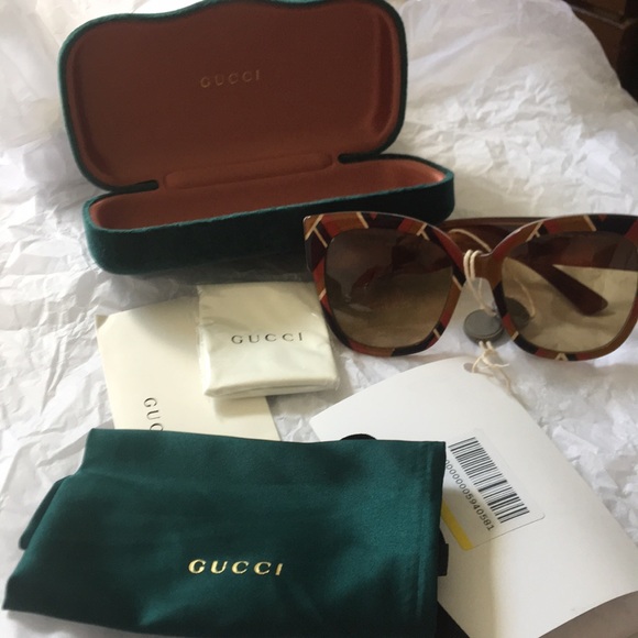 ❌❌SOLD❌❌GUCCI Cat-eye printed sunglasses - Picture 3 of 8